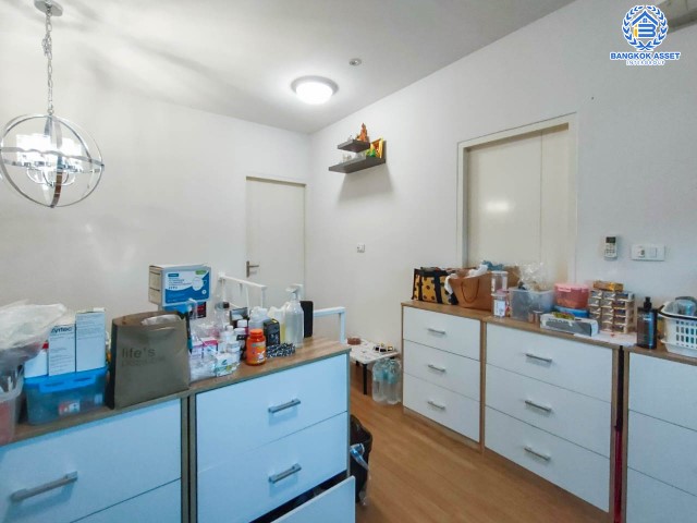 *****ทาวน์โฮม 3 ชั้นมือสอง ม.บ้านกลางเมือง ราชพฤกษ์-รัตนาธิเบศร์ บ้านสวยพร้อมเข้าอยู่ เนื้อที่ 19.1 ตร.ว. ฟังก์ชัน 3 ห้องนอน 3 ห้องน้ำ 2 ที่จอดรถ แถมฟรี !! เครื่องปรับอากาศ 3 เครื่อง, เครื่องทำน้ำอุ่น 2 เครื่อง เชื่อมต่อทั้งถนนงามวงศ์วาน, ถนนรัตนาธิเบศร์, รถไฟฟ้าสายสีม่วง "สถานีบางรักใหญ่"